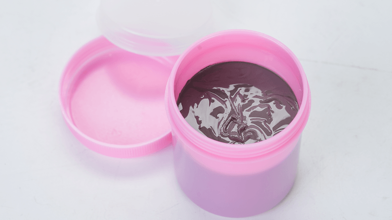 無(wú)鉛錫膏紅瓶開蓋旁邊